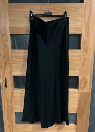 Jupe en satin Zara, marque: Zara, état: Neuf sans étiquette, taille: S / 36 / 8, 15,00 €, 16,45 € Protection acheteurs incluse