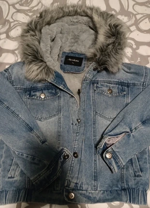 Giacca demin con pelo interno, marca: New Collection, estado: Novo sem etiquetas, tamanho: Tamanho único, €20.00, €21.70 inclui Proteção do Comprador