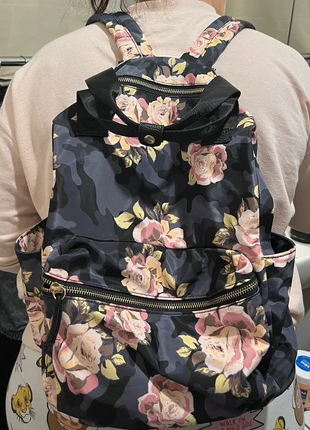 sac à dos fleuris rose et bleu femme, marque: Claire's, état: Très bon état, 5,99 €, 6,99 € Protection acheteurs incluse