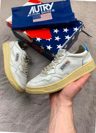 Baskets Autry Medalist white and blue, marke: Autry, zustand: Sehr gut, größe: 40, 75,00 €, 79,45 € beinhaltet Vinted-Käuferschutz Pro