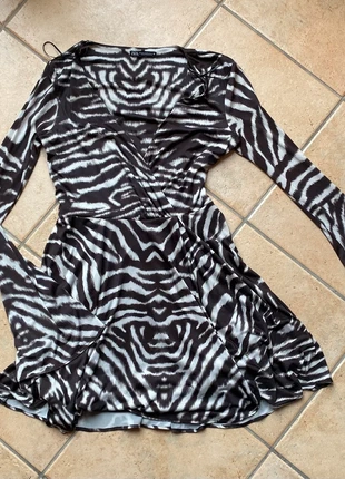 Abito corto zebrato Zara - Taglia XS, marque: Zara, état: Très bon état, taille: XS / 34 / 6, 12,00 €, 13,30 € Protection acheteurs incluse