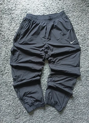 Solo swoosh Nike noir, parfait état, logo brodé, rando, chaud, marque: Nike, état: Très bon état, taille: M, 44,00 €, 46,90 € Protection acheteurs incluse