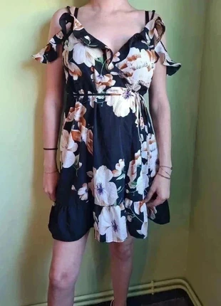 Robe d’été motifs fleurie épaules dénudées, marque: Shein, état: Neuf sans étiquette, taille: M / 38 / 10, 5,00 €, 5,95 € Protection acheteurs incluse