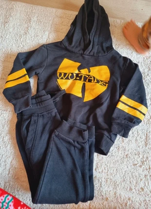 Wutang hoodie sweater met joggingbroek setje, merk: H&M, staat: Goed, maat: 3 jaar / 98 cm, € 4,00, € 4,90 inclusief Kopersbescherming