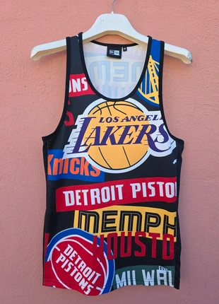 Canotta NBA New Era All Over Print Logos XS Lakers Knicks Pistons, merk: New Era, staat: Heel goed, maat: XS, € 15,00, € 16,45 inclusief Kopersbescherming