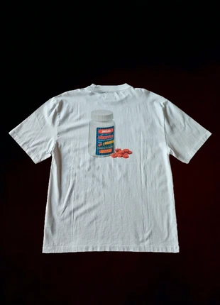 Hibu studio Hibuprofen pill bottle tee, brand: Hibu, condizioni: Nuovo senza cartellino, taglia: M, €35.00, €37.45 include la Protezione acquisti