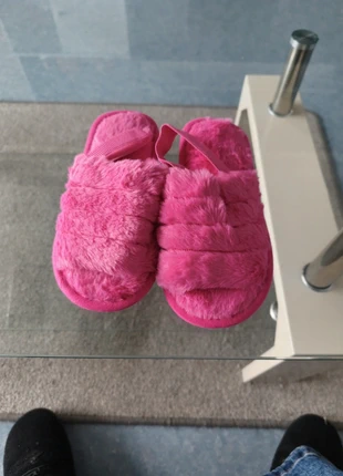 Pantoufle fille, état: Neuf sans étiquette, taille: 34, 3,00 €, 3,85 € Protection acheteurs incluse