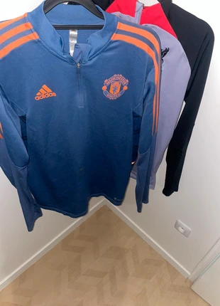 Haut suvertement adidas et nike, marque: Nike, état: Très bon état, taille: M, 20,00 €, 21,70 € Protection acheteurs incluse