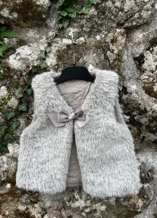 🩶 Gilet sans manche à fourrure – 3 ans, merk: sans marque, staat: Heel goed, maat: 3 jaar / 98 cm, € 6,00, € 7,00 inclusief Kopersbescherming
