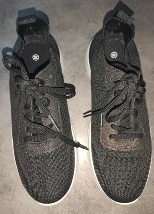 Baskets légères noires, zustand: Neu, größe: 38, 8,00 €, 9,10 € inklusive Vinted-Käuferschutz