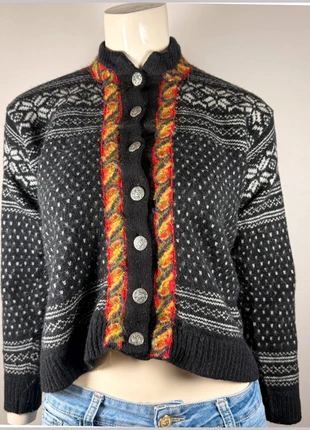 Norwegian Wool Cardigan – Black & Red Nordic Pattern with Silver Buttons (XXS), marca: LAINE, estado: Muito bom, tamanho: XXS / 32 / 4, €31.90, €34.20 inclui Proteção do Comprador