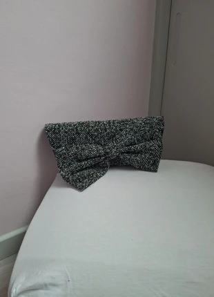 Femme - Sac : Pochette grise & dorée avec gros nœud très élégante – d’Italie Rome, marque: Made In Italy, état: Très bon état, 10,00 €, 11,20 € Protection acheteurs incluse