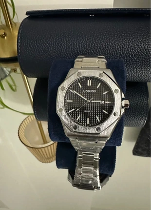 Luxury Men’s Silver Watch with a Black Dial, brand: Quartz, condition: New without tags, size: One size, £14.00, £15.40 includes Buyer Protection