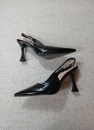 Escarpins noirs vernis à talons aiguilles élégants soirée chic Fashion Taille 38, marque: Fashion, état: Très bon état, taille: 38, 18,00 €, 19,60 € Protection acheteurs (Pro) incluse