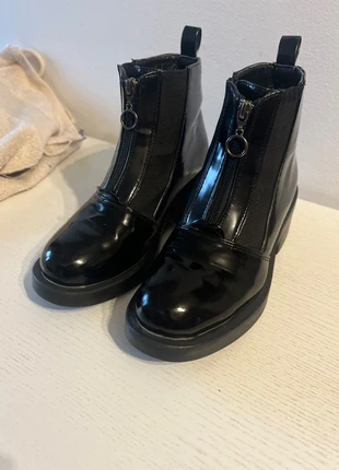Schwarze Lack-Boots mit Zipper, brand: Truffle Collection, condizioni: Buone, taglia: 37, €5.00, €5.95 include la Protezione acquisti