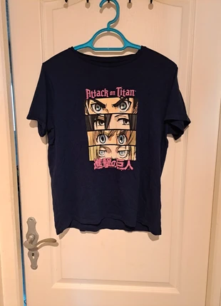 T-shirt femme, marke: Attack On Titan, zustand: Sehr gut, größe: XL / 42 / 14, 1,50 €, 2,28 € inklusive Vinted-Käuferschutz