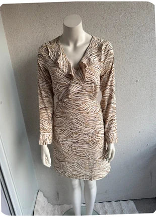 Robe H&M à imprimé zèbre beige & noir – Taille 38 – Neuve avec étiquette – Style chic & fluide, merk: H&M, staat: Nieuw met prijskaartje, maat: M / 38 / 10, € 5,00, € 5,95 inclusief Kopersbescherming Pro