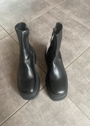 Bottes noires à plateforme, brand: Bershka, condition: New with tags, size: 38, €30.00, €32.20 includes Buyer Protection