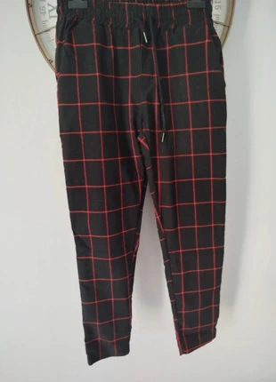 Pantalon à carreaux rouge et noir, marque: Frilivin, état: Très bon état, taille: M, 3,00 €, 3,85 € Protection acheteurs incluse