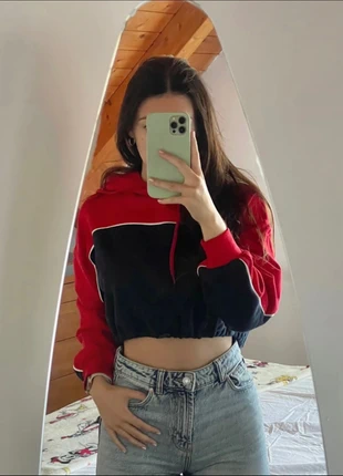 Felpa corta con cappuccio – Taglia S – nuova, brand: H&M, condizioni: Ottime, taglia: S / IT 40 / EU 36, €9.00, €10.15 include la Protezione acquisti