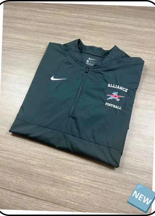 T-Shirt Nike 1/4 Zip Sportswear - Windbreaker Football Taille L, marke: Nike, zustand: Sehr gut, größe: L, 9,00 €, 10,15 € inklusive Vinted-Käuferschutz