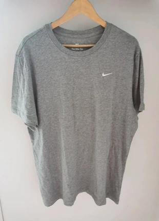 Tee shirt nike Neuf avec etiquette tailleb L, merk: Nike, staat: Nieuw met prijskaartje, maat: XL, € 20,00, € 21,70 inclusief Kopersbescherming