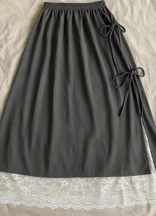 Jupe longue grise avec détails dentelle blanche et liens sur le côté, brand: Lune & Brume, condition: Very good, size: M / 38 / 10, €46.99, €50.04 includes Buyer Protection