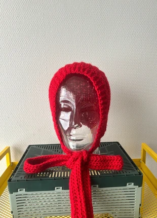 Red Bonnet, marque: Hooks and Loops Studio, état: Neuf avec étiquette, taille: Taille unique, 25,00 €, 26,95 € Protection acheteurs incluse