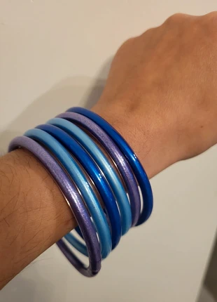 Lot de bracelets type jonc bouddhiste bleu et violet, zustand: Sehr gut, 10,00 €, 11,20 € inklusive Vinted-Käuferschutz
