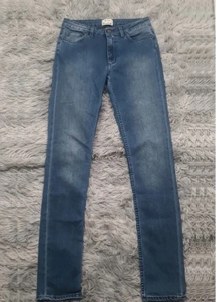 Jeans Acne Studio femme - bleu - W28 L32, marque: Acne Studios, état: Très bon état, taille: M / 38 / 10, 9,00 €, 10,15 € Protection acheteurs (Pro) incluse