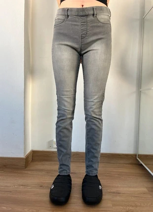 High-Waisted Grey Jeggings 👖, marque: Vintage Dressing, état: Très bon état, taille: M / 38 / 10, 1,00 €, 1,75 € Protection acheteurs incluse