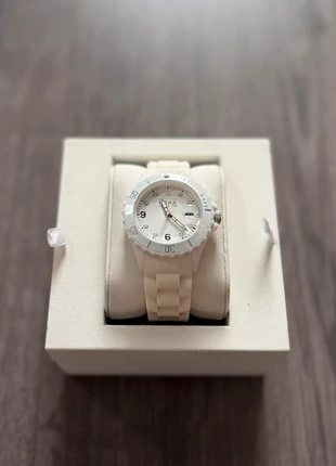 Horloge - Wit - Rubber, staat: Nieuw zonder prijskaartje, maat: 43–46 mm, € 10,00, € 11,20 inclusief Kopersbescherming