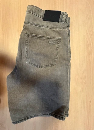 Short en jean Lacoste gris – Straight Fit W32 – Coton premium, marca: Lacoste, estado: Muito bom, tamanho: PT 42 | W32, €34.95, €37.40 inclui Proteção do Comprador