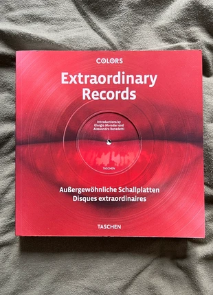 Extraordinary records - coffee table book, condition: Good, £19.99, £21.69 includes Buyer Protection