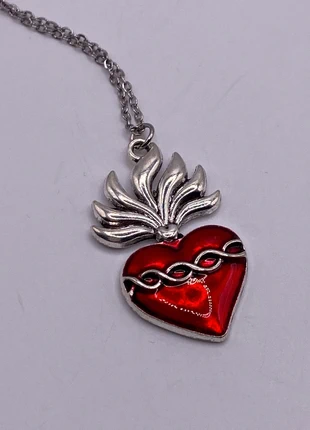 Collana in acciaio con ciondolo cuore tra catena con fiamma, brand: nessuno, condizioni: Nuovo senza cartellino, €3.50, €4.38 include la Protezione acquisti