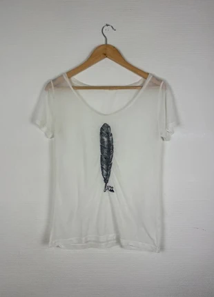 T-shirt blanc Quiksilver avec plume noire (Taille S), marque: Quiksilver, état: Très bon état, taille: S / 36 / 8, 7,00 €, 8,05 € Protection acheteurs incluse