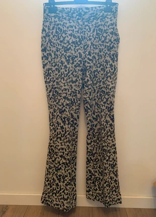 Flared broek luipaardprint, merk: POM Amsterdam, staat: Heel goed, maat: S / 36 / 8, € 40,00, € 42,70 inclusief Kopersbescherming