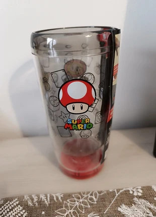 Verre Mario neuf, marque: Super Mario, état: Neuf avec étiquette, 8,50 €, 9,63 € Protection acheteurs incluse