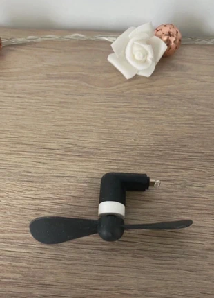 Mini ventilateur pour iPhone noir, brand: Italia, condition: New without tags, €4.00, €4.90 includes Buyer Protection