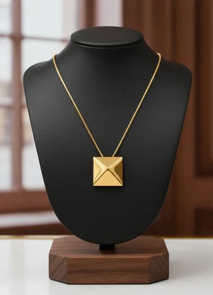 Collier Pyramide Carrée – Acier Titane Doré, brand: Accessorize, condition: Very good, €12.50, €13.83 includes Buyer Protection