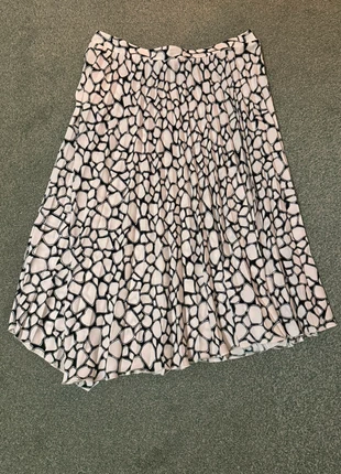 M&S Collection Black & White Print Skirt – Size 14, brand: Marks & Spencer, condition: Very good, size: M / UK 12-14, £5.00, £5.95 includes Buyer Protection