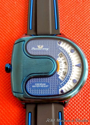 Montre à guichet look futuriste atypique quartz neuve fonctionne, condition: New without tags, size: 47 mm & above, €89.90, €95.10 includes Buyer Protection Pro