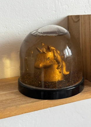 Boule à neige licorne noire & dorée – Maison du Monde, marke: Maison du Monde, zustand: Neu, mit Etikett, 6,00 €, 7,00 € inklusive Vinted-Käuferschutz