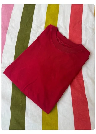 T-shirt décathlon taille 8 ans rouge, brand: Decathlon, condizioni: Buone, taglia: 8 anni / 128 cm, €1.00, €1.75 include la Protezione acquisti