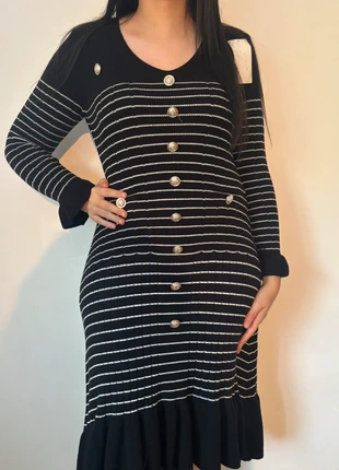 Robe pull hiver / automne à rayures noires et blanches, condizioni: Nuovo con cartellino, taglia: Taglia unica, €15.00, €16.45 include la Protezione acquisti