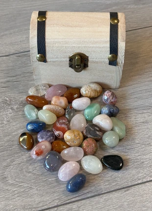 Houten Schatkist met Edelstenen – Mix van Trommelstenen, marque: Houten Schatkist met Edelstenen – Mix van Trommels, état: Neuf sans étiquette, taille: 6 ans / 116 cm, 7,49 €, 8,56 € Protection acheteurs incluse