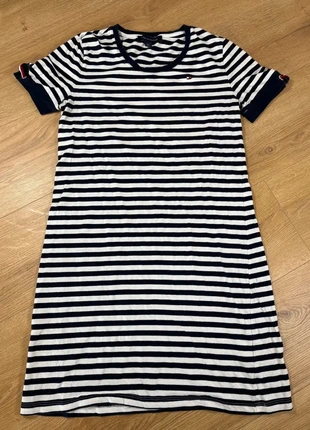 Robe marinière femme Tommy Hilfiger à manches courtes, à rayures bleu marine et blanches, marke: Tommy Hilfiger, zustand: Sehr gut, größe: S / 36 / 8, 24,90 €, 26,85 € inklusive Vinted-Käuferschutz