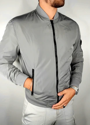 Veste Bombers imperméable gris foncé Bershka T.XS, marque: Bershka, état: Très bon état, taille: XS, 20,00 €, 21,70 € Protection acheteurs (Pro) incluse
