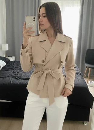 Veste trench courte beige ceinturée, coupe élégante et moderne, marca: Firferie, estado: Muito bom, tamanho: S / 36 / 8, €41.90, €44.70 inclui Proteção do Comprador