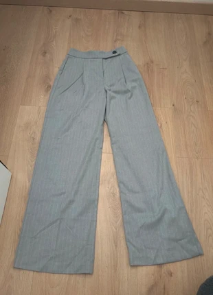 Pantalon gris chic rayé, brand: Kiabi, condizioni: Nuovo senza cartellino, taglia: XS / IT 38 / EU 34, €9.50, €10.68 include la Protezione acquisti